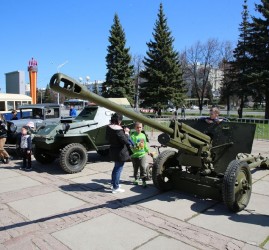 Выставка военной техники и ретро-автомобилей 2024