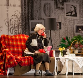 Спектакль «Раневская: Cквозь смех и слезы»