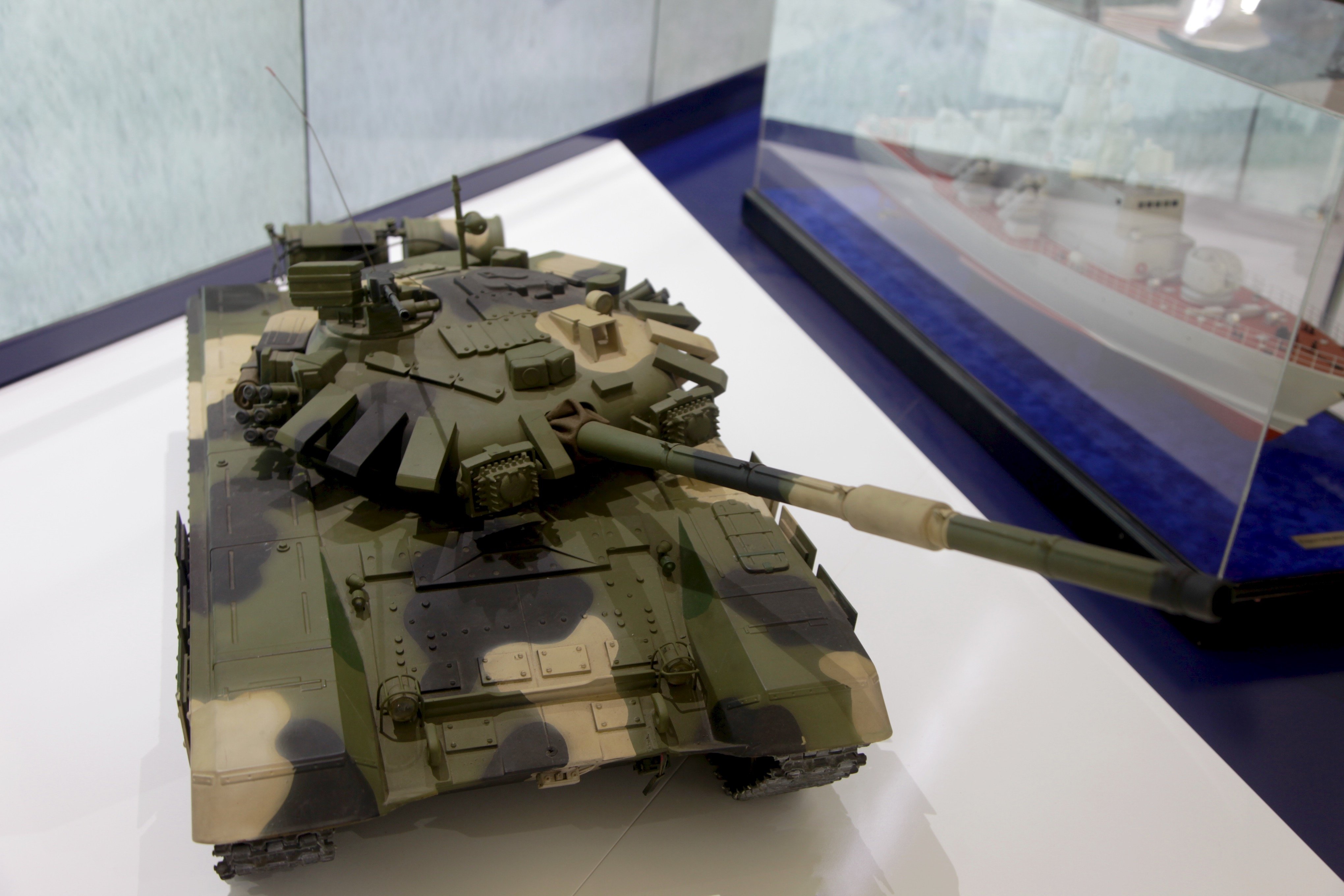 Выставка макетов «В мире боевой техники»