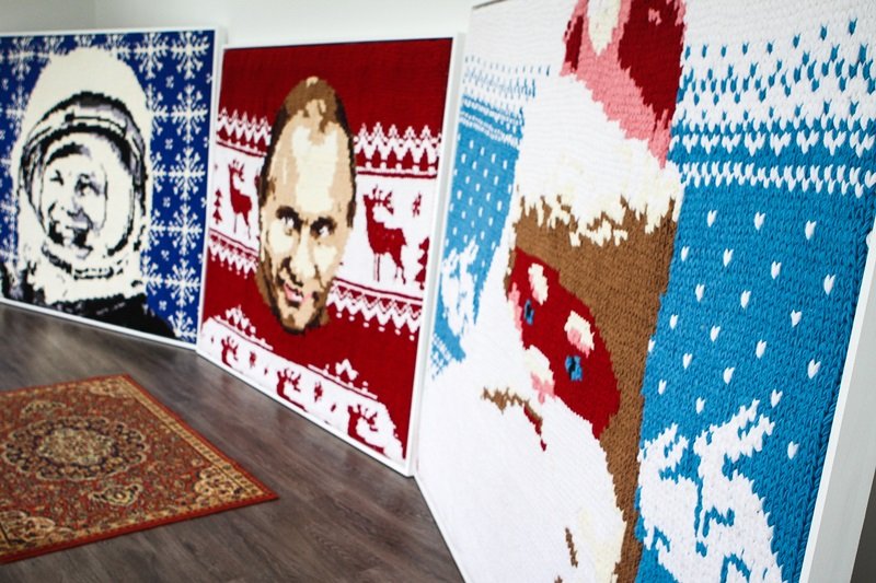 Выставка «Триипостасный свитер»